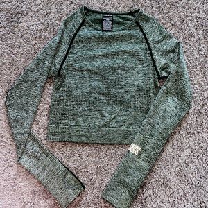 PINK VICTORIA SECRET CROPPED LONG SLEVE WORKOUT TOP